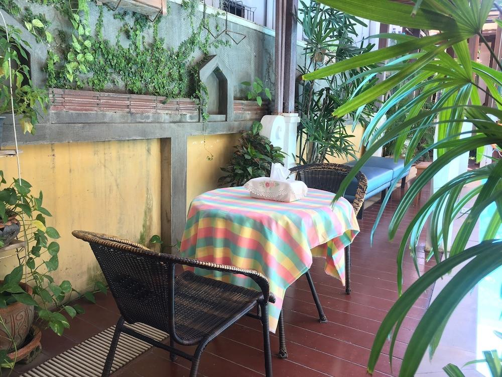 Sripat Guesthouse Sha Extra Plus Чиангмай Экстерьер фото