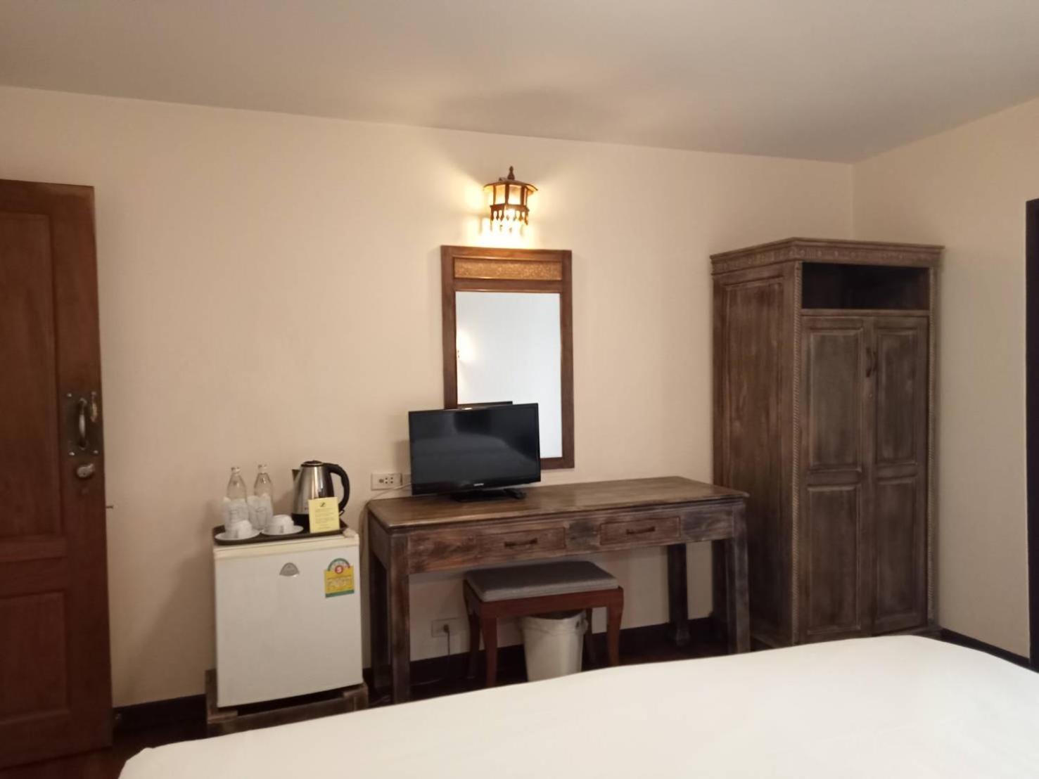 Sripat Guesthouse Sha Extra Plus Чиангмай Экстерьер фото