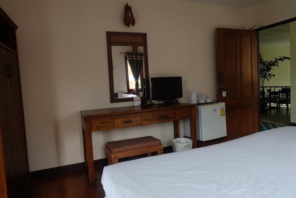 Sripat Guesthouse Sha Extra Plus Чиангмай Экстерьер фото